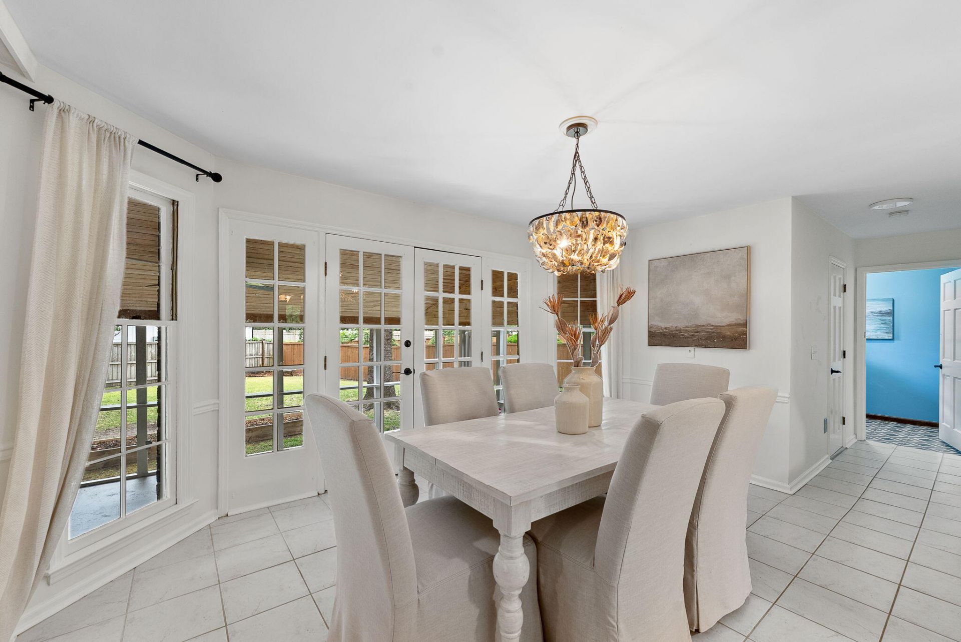 9 Windsor Drive Photo 13