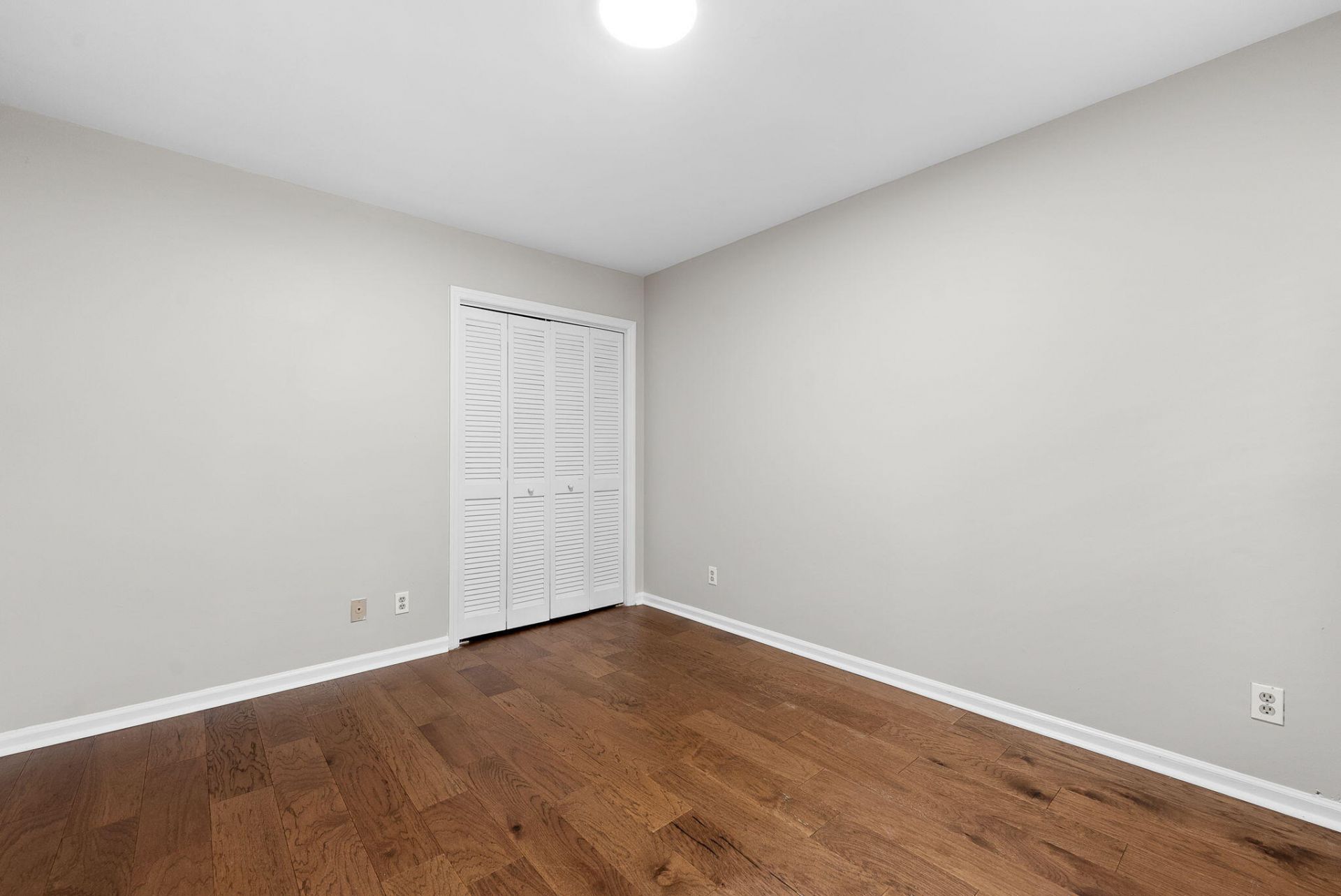 9 Windsor Drive Photo 32