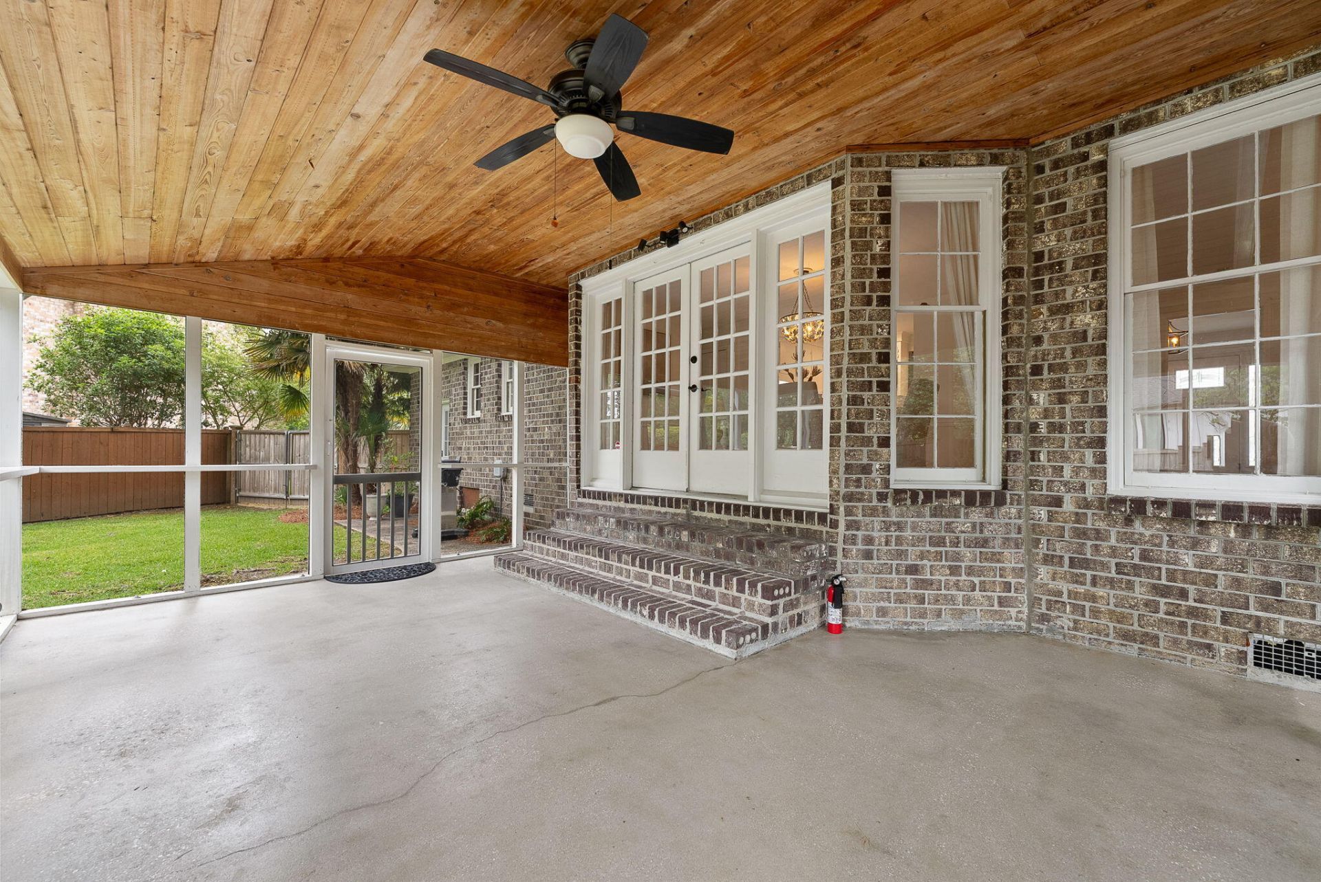9 Windsor Drive Photo 35