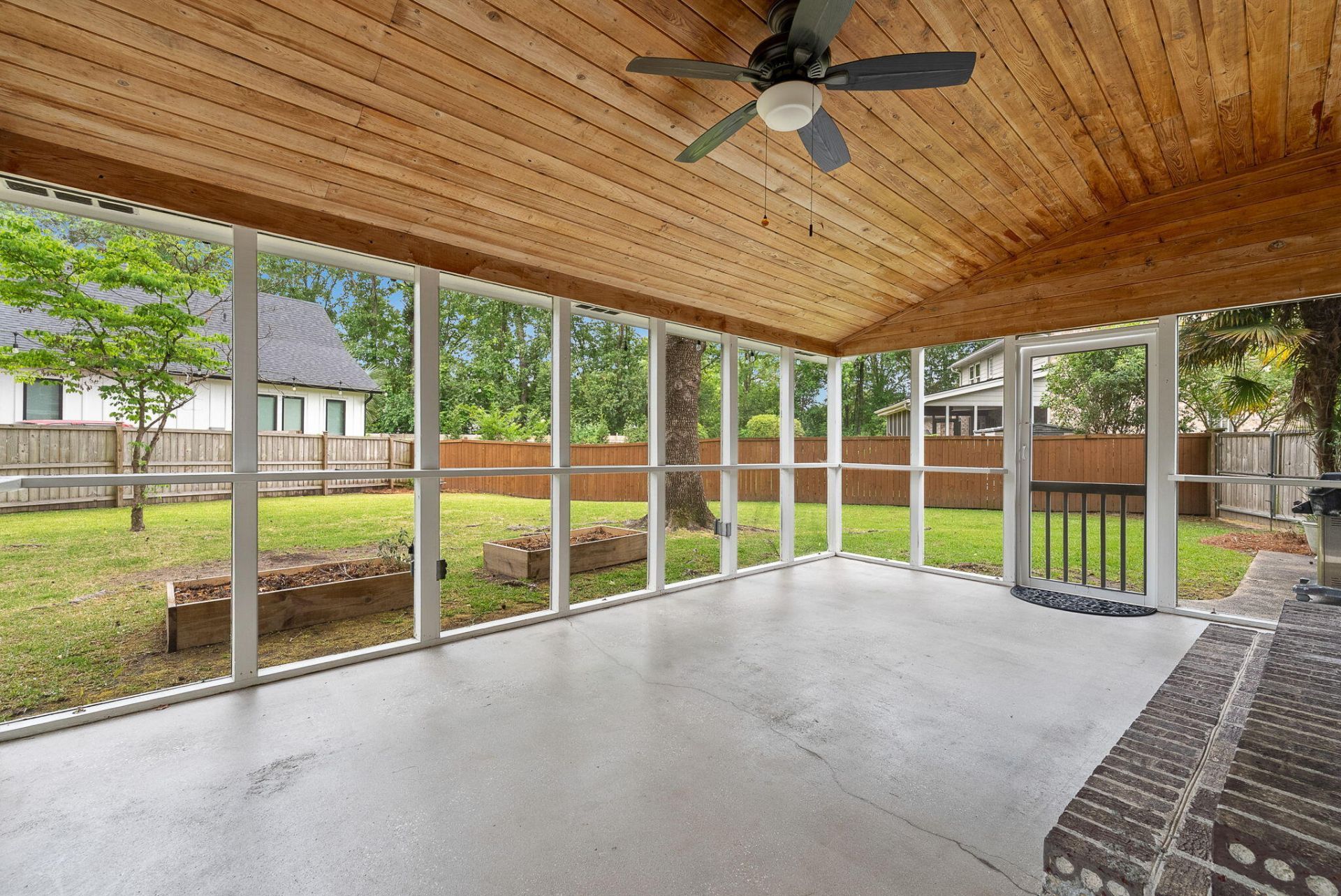 9 Windsor Drive Photo 36
