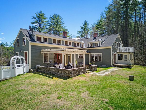 41 W Lull Place, New Boston, NH 03070