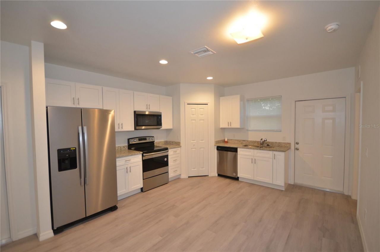 2197 Davis Court , Fort Myers, FL 33916 Photo
