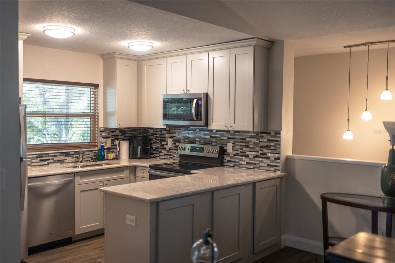 500 Santa Cruz Place Ne, Unit E, Saint Petersburg, FL 33703 Photo