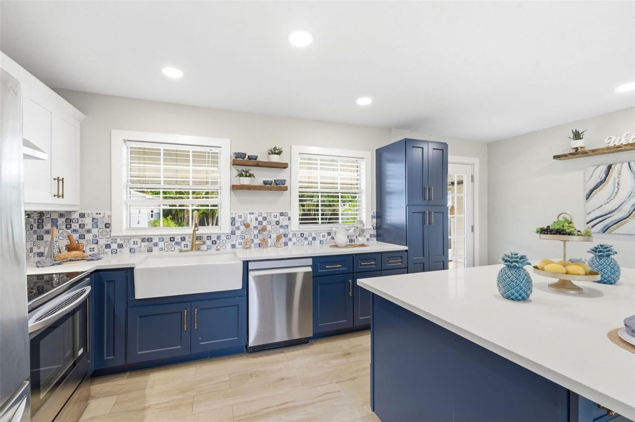 4146 Des Moines Street Ne, Saint Petersburg, FL 33703 Photo