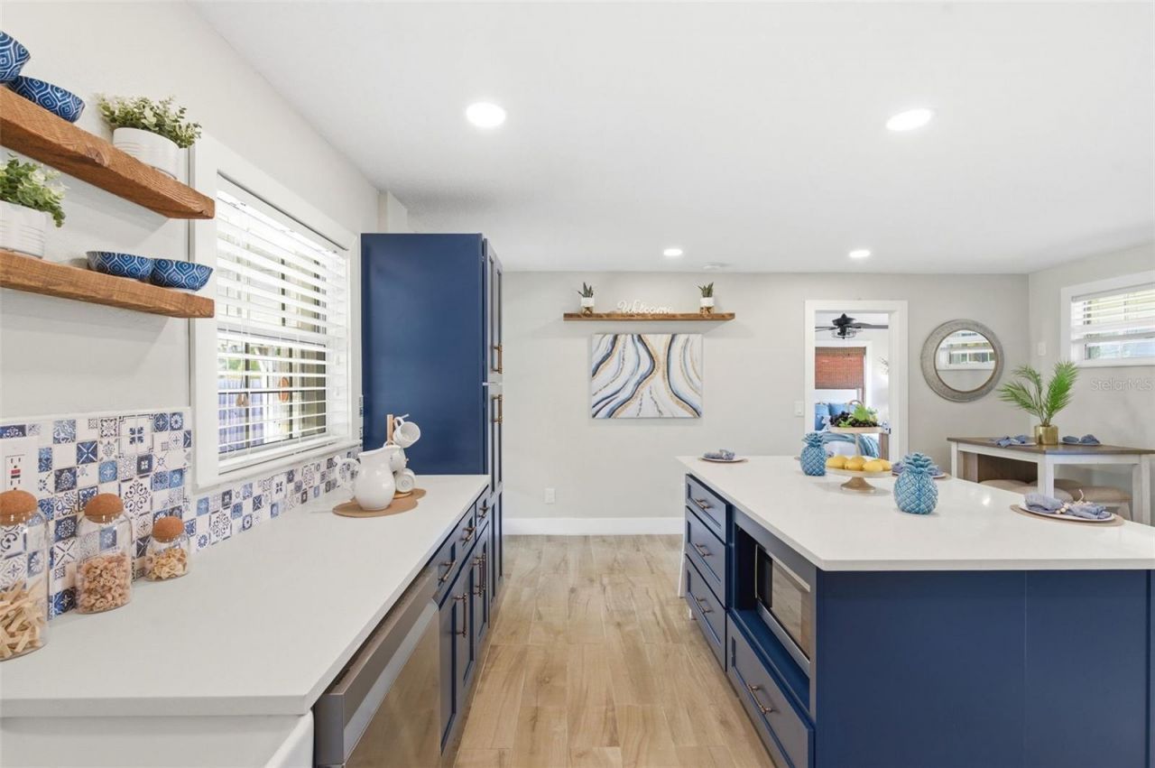 4146 Des Moines Street Ne, Saint Petersburg, FL 33703 Photo