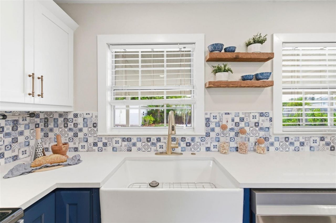 4146 Des Moines Street Ne, Saint Petersburg, FL 33703 Photo