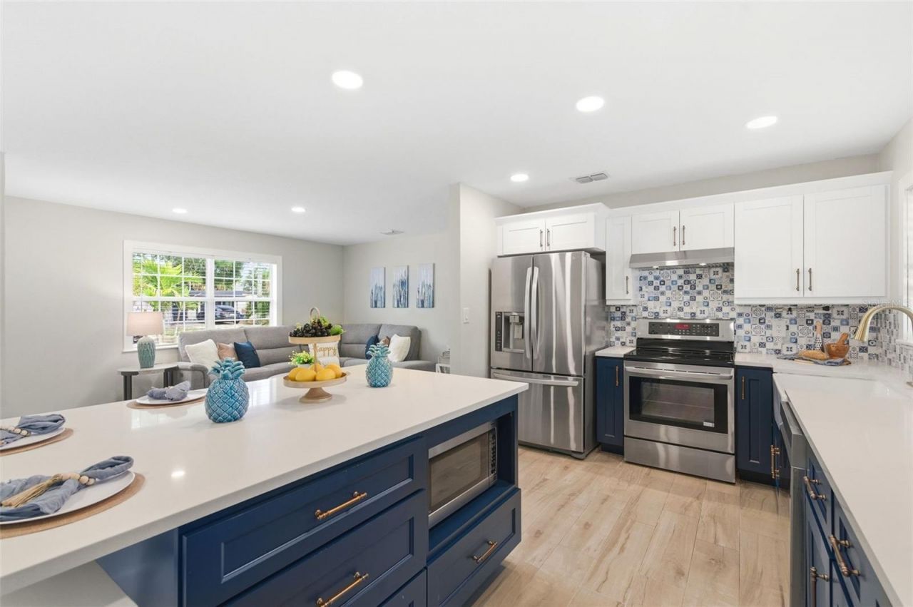4146 Des Moines Street Ne, Saint Petersburg, FL 33703 Photo