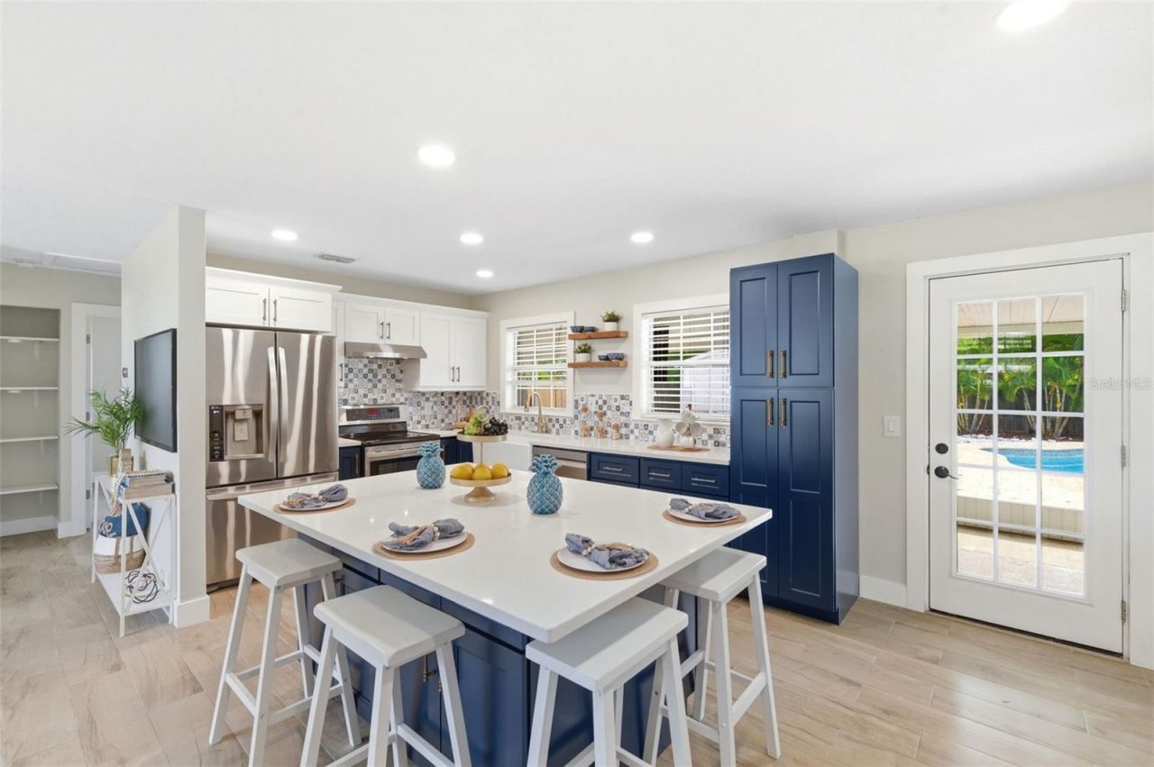 4146 Des Moines Street Ne, Saint Petersburg, FL 33703 Photo