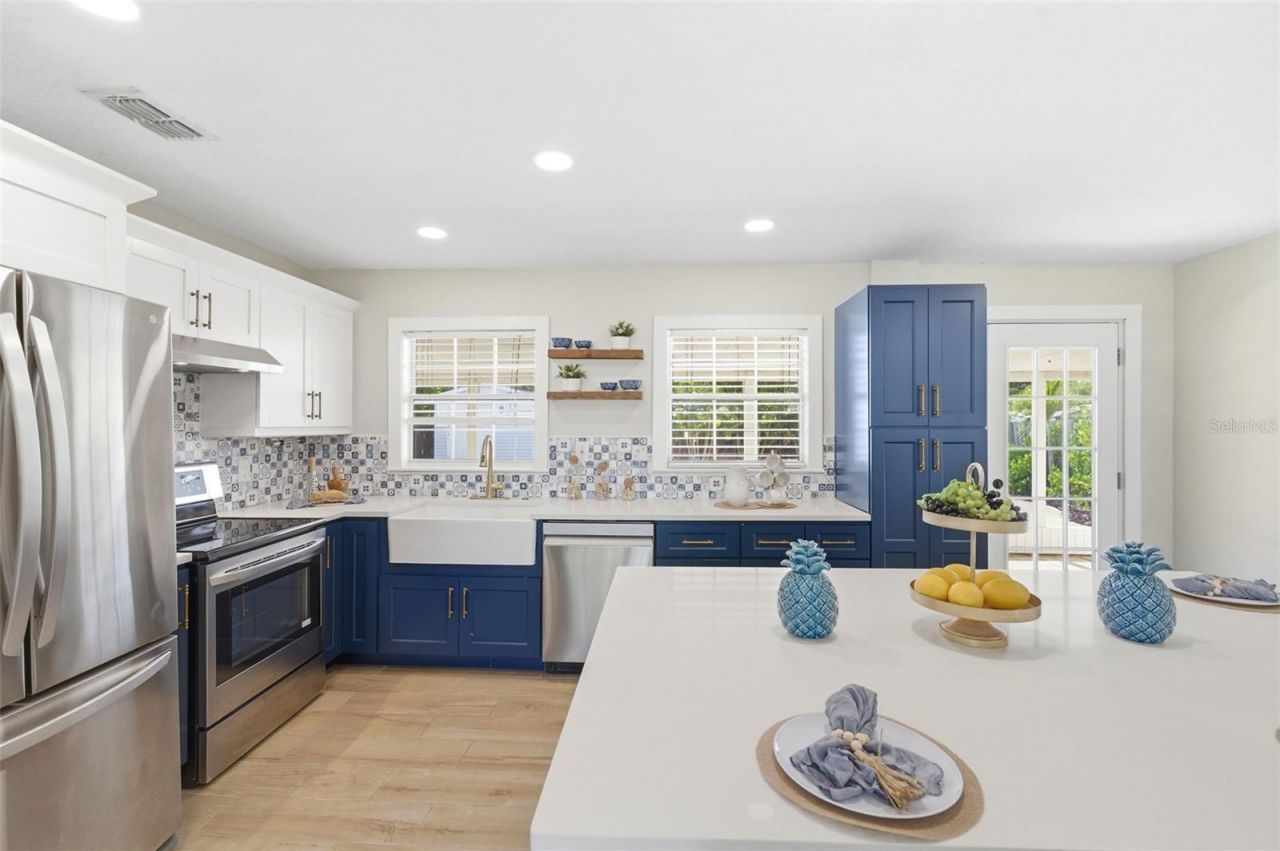 4146 Des Moines Street Ne, Saint Petersburg, FL 33703 Photo