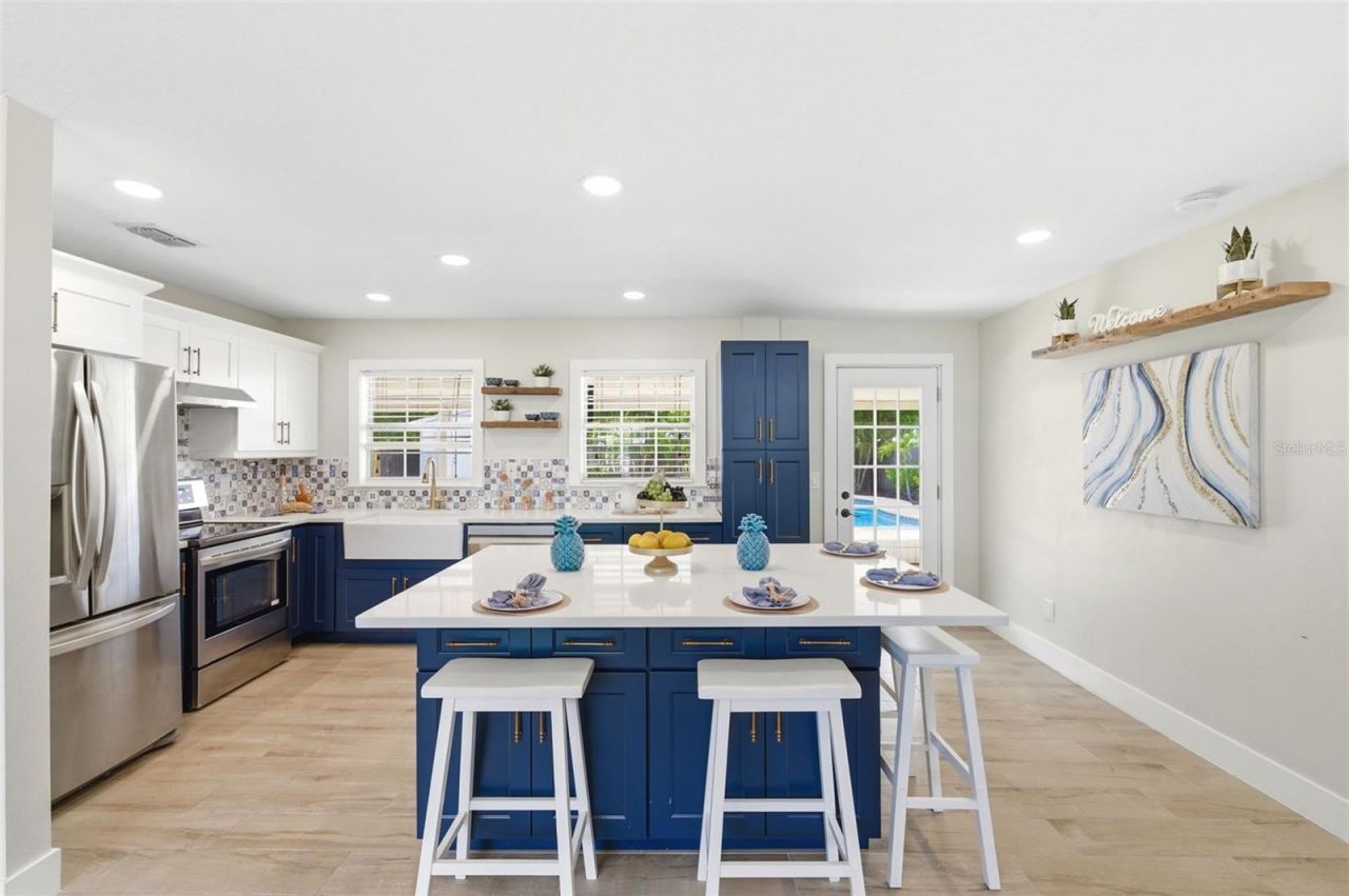 4146 Des Moines Street Ne, Saint Petersburg, FL 33703 Photo