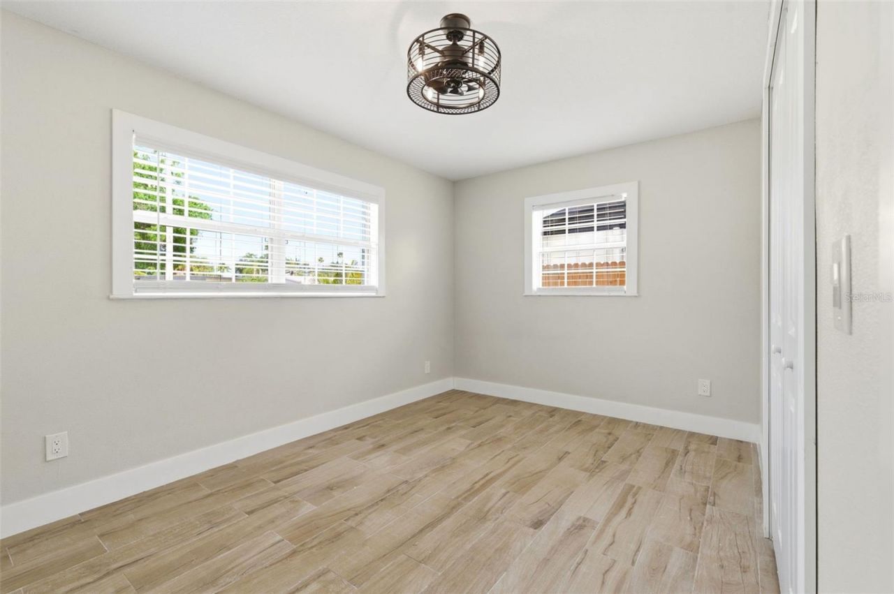 4146 Des Moines Street Ne, Saint Petersburg, FL 33703 Photo