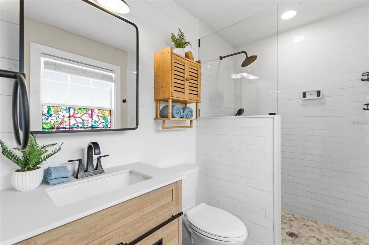 4146 Des Moines Street Ne, Saint Petersburg, FL 33703 Photo