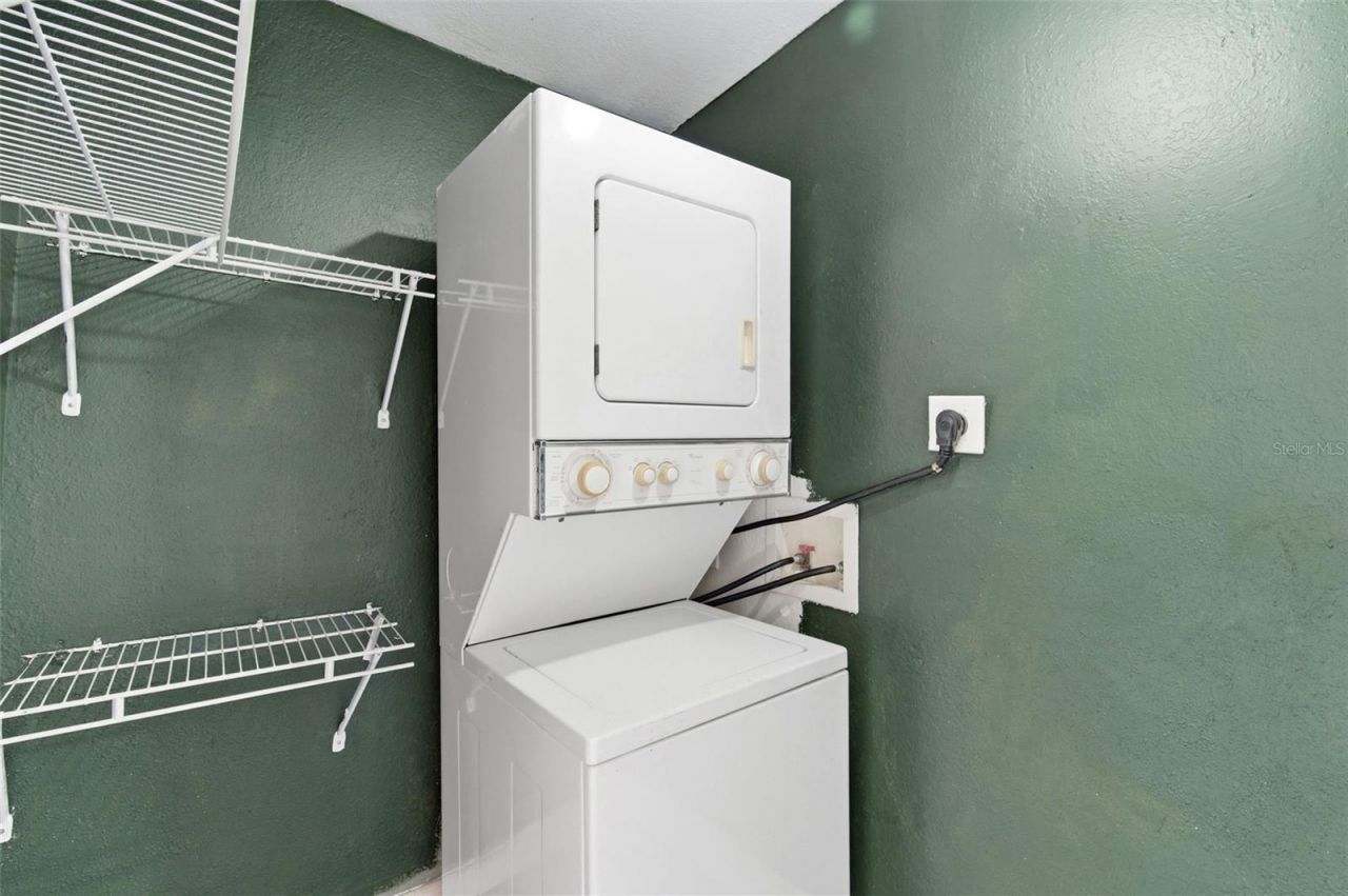 4146 Des Moines Street Ne, Saint Petersburg, FL 33703 Photo