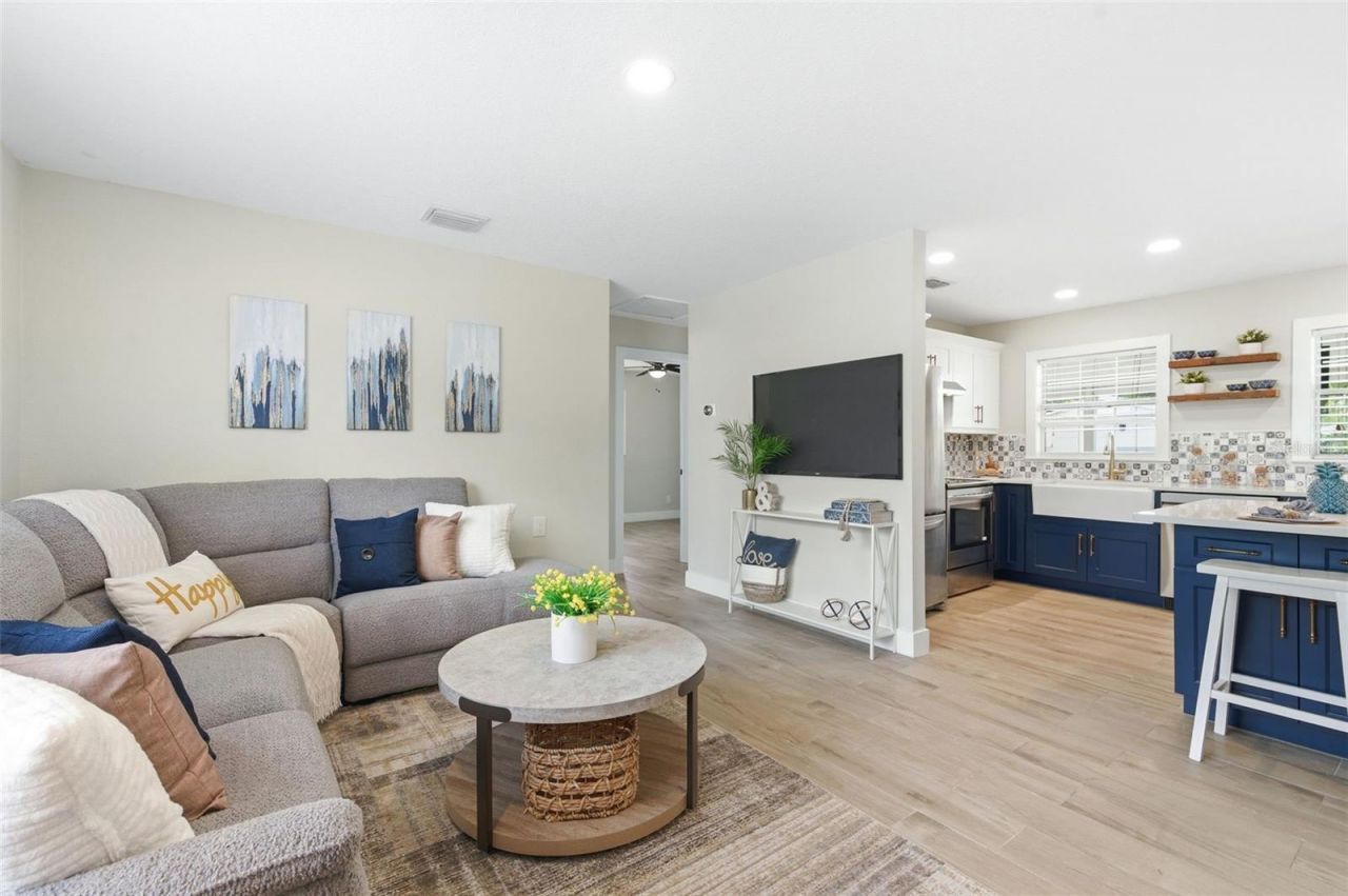 4146 Des Moines Street Ne, Saint Petersburg, FL 33703 Photo