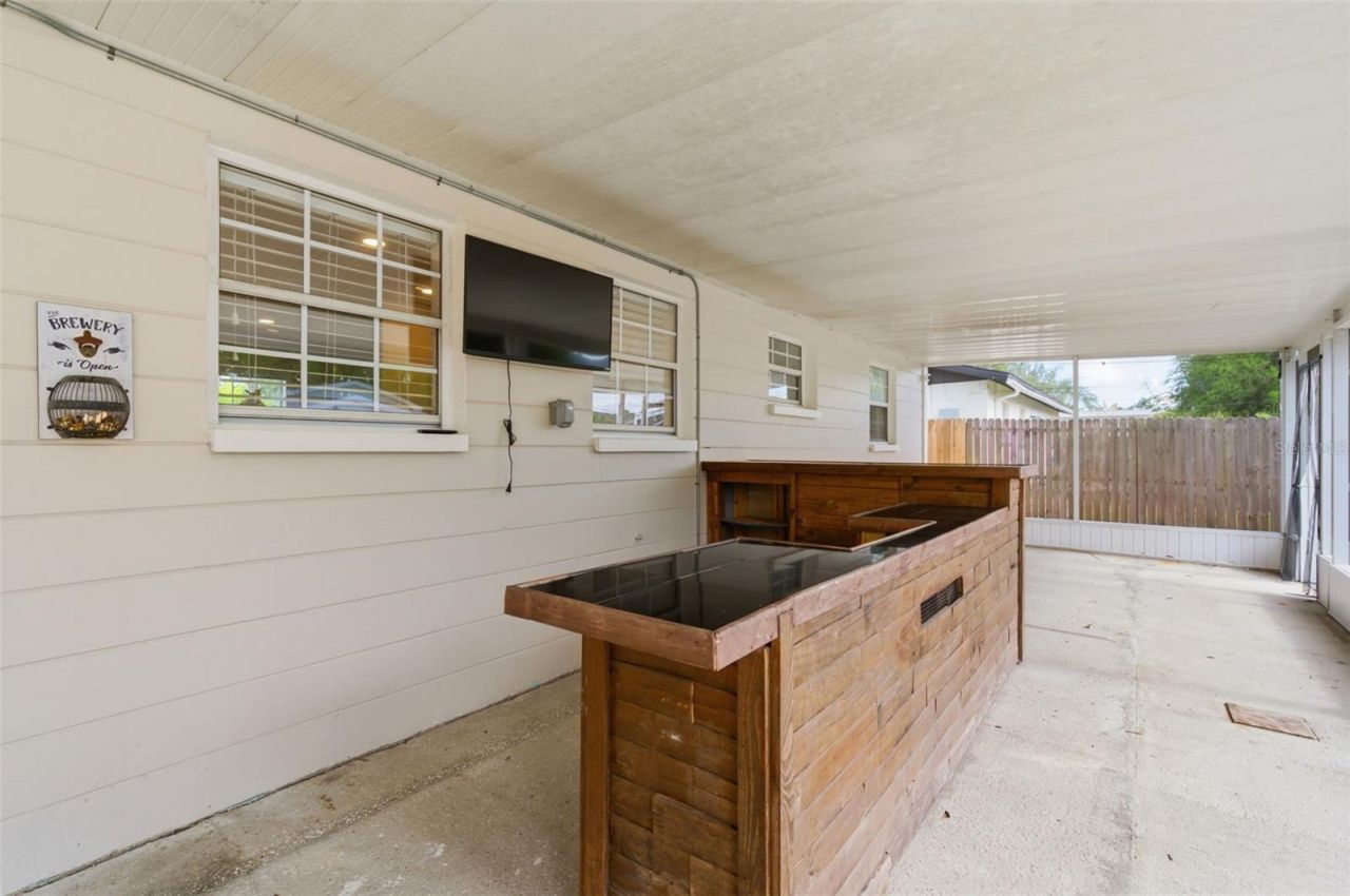 4146 Des Moines Street Ne, Saint Petersburg, FL 33703 Photo