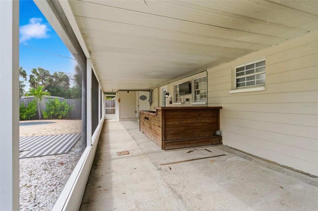 4146 Des Moines Street Ne, Saint Petersburg, FL 33703 Photo
