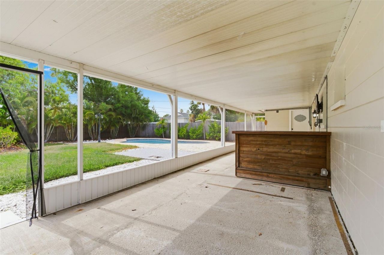 4146 Des Moines Street Ne, Saint Petersburg, FL 33703 Photo