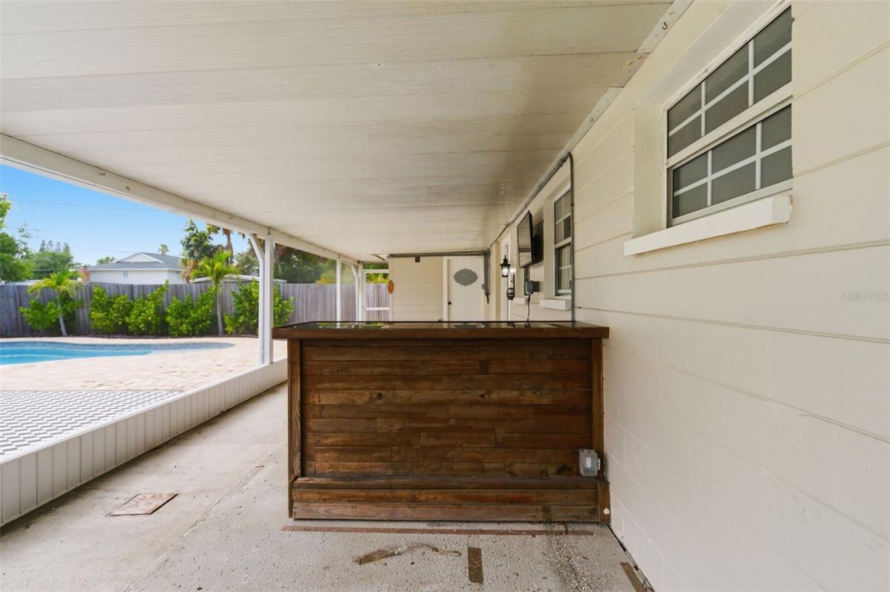4146 Des Moines Street Ne, Saint Petersburg, FL 33703 Photo