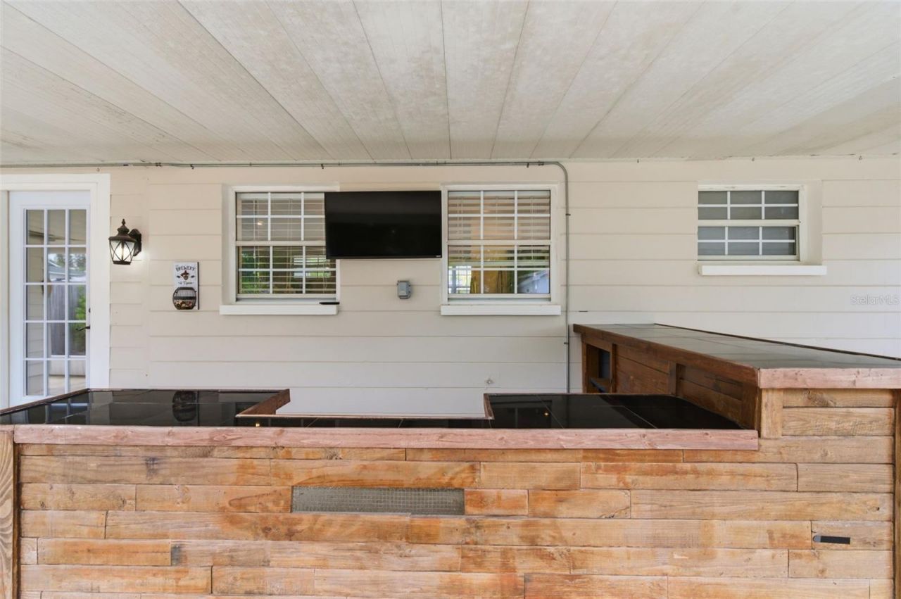 4146 Des Moines Street Ne, Saint Petersburg, FL 33703 Photo