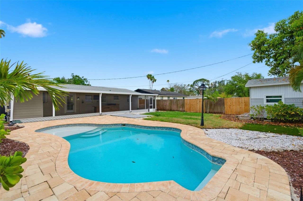 4146 Des Moines Street Ne, Saint Petersburg, FL 33703 Photo
