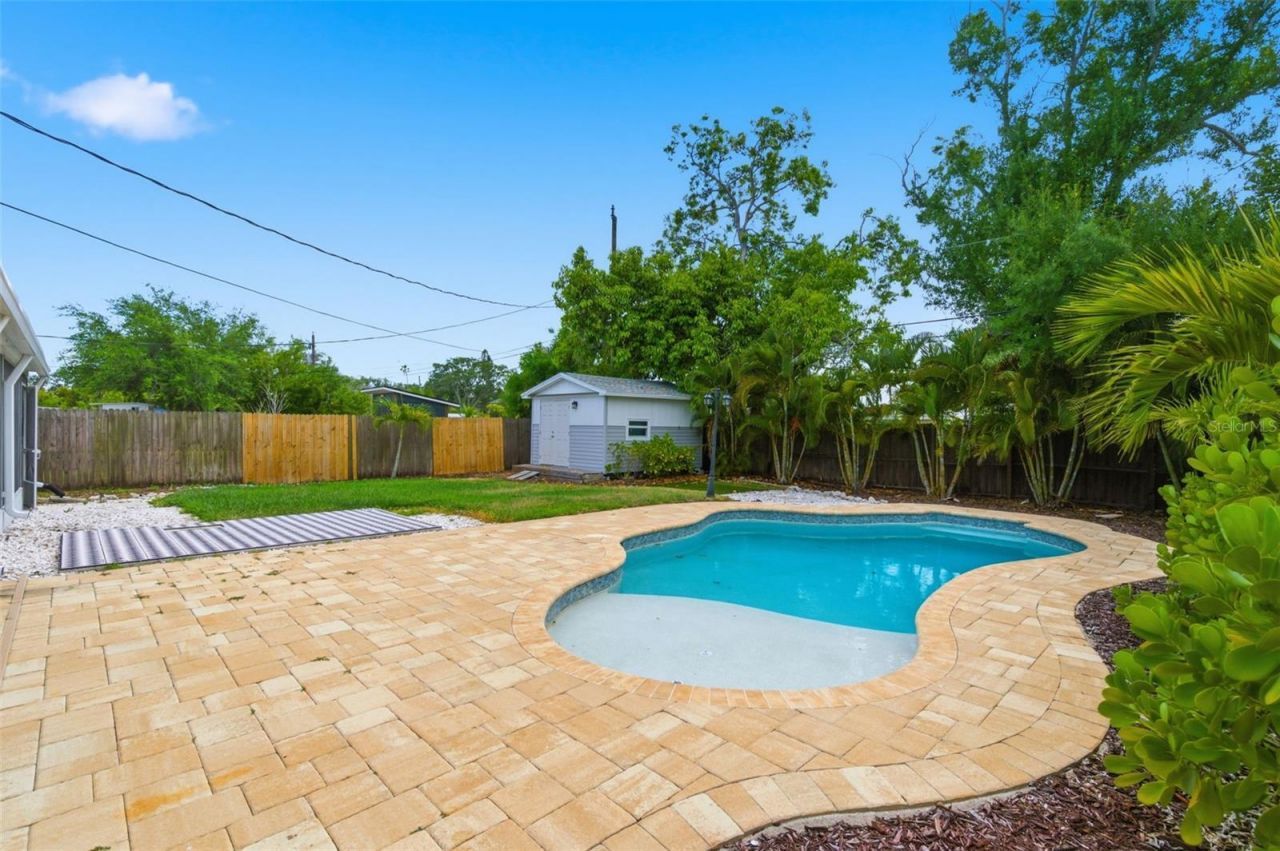 4146 Des Moines Street Ne, Saint Petersburg, FL 33703 Photo