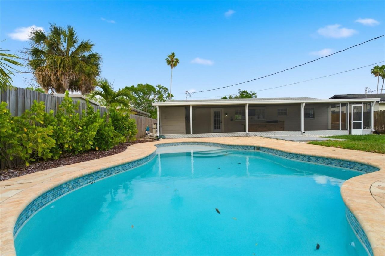 4146 Des Moines Street Ne, Saint Petersburg, FL 33703 Photo