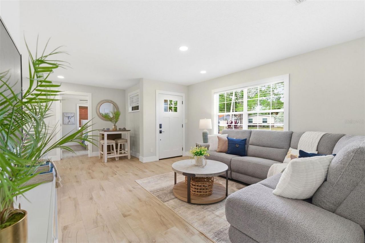 4146 Des Moines Street Ne, Saint Petersburg, FL 33703 Photo