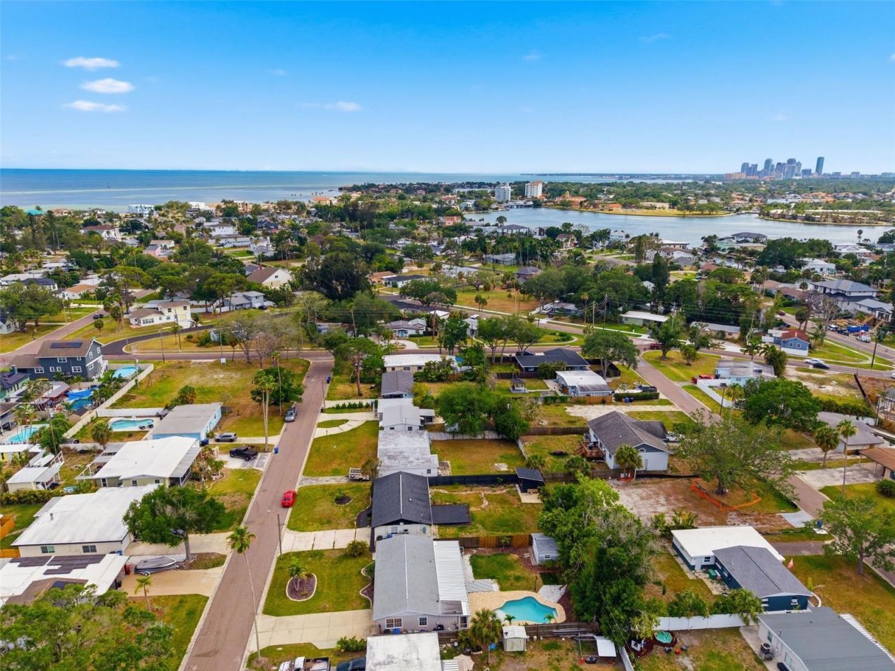 4146 Des Moines Street Ne, Saint Petersburg, FL 33703 Photo