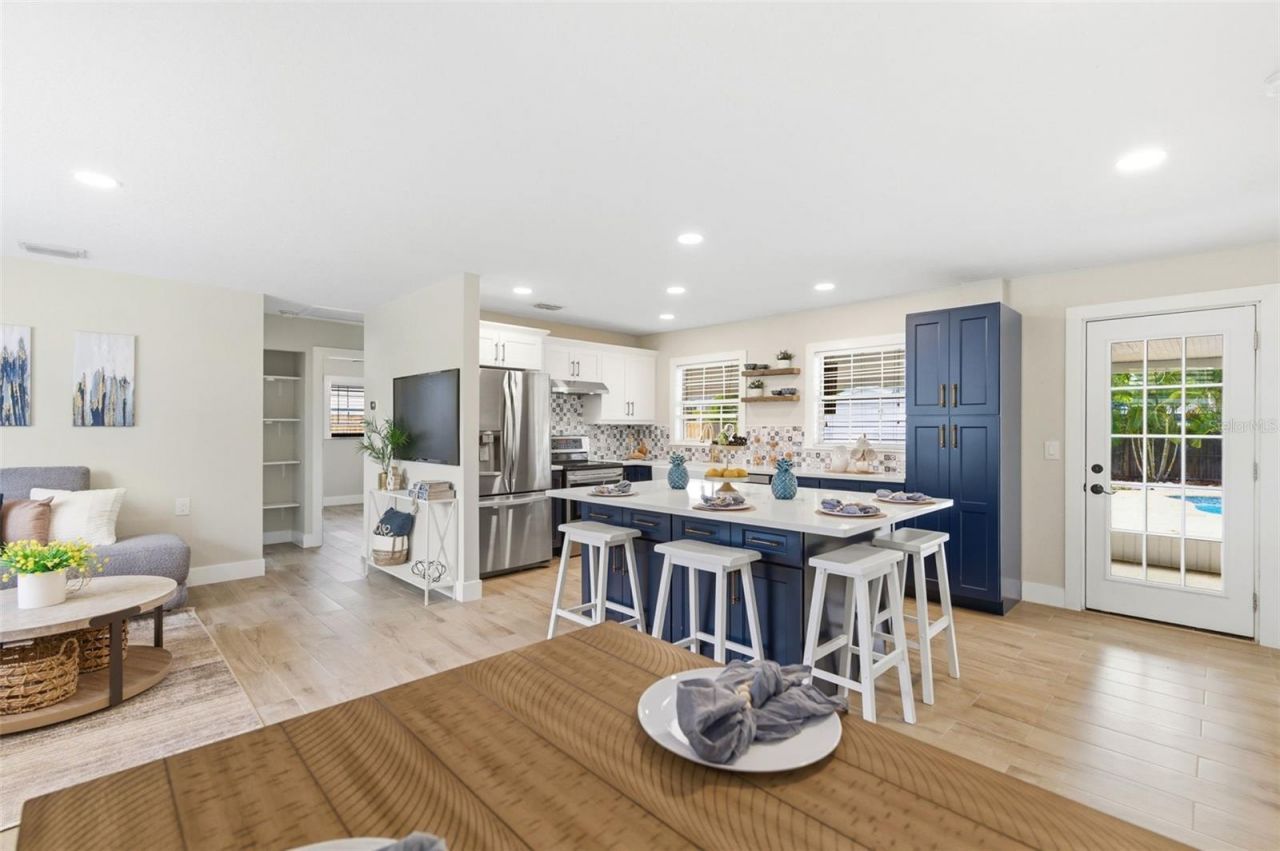 4146 Des Moines Street Ne, Saint Petersburg, FL 33703 Photo