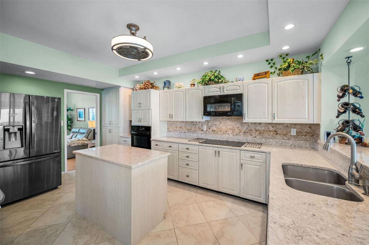 7882 Sailboat Key Boulevard S, Unit 605, South Pasadena, FL 33707 Photo