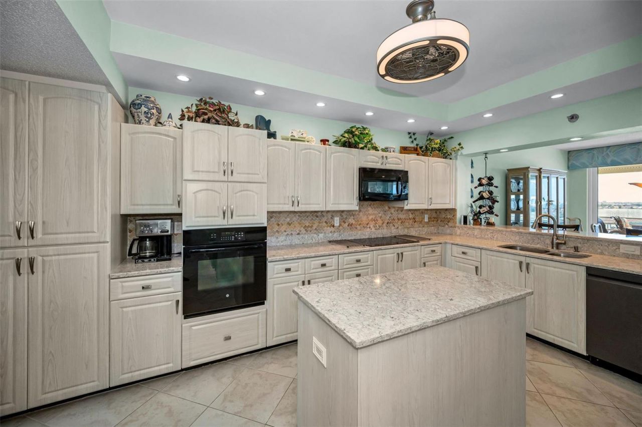 7882 Sailboat Key Boulevard S, Unit 605, South Pasadena, FL 33707 Photo