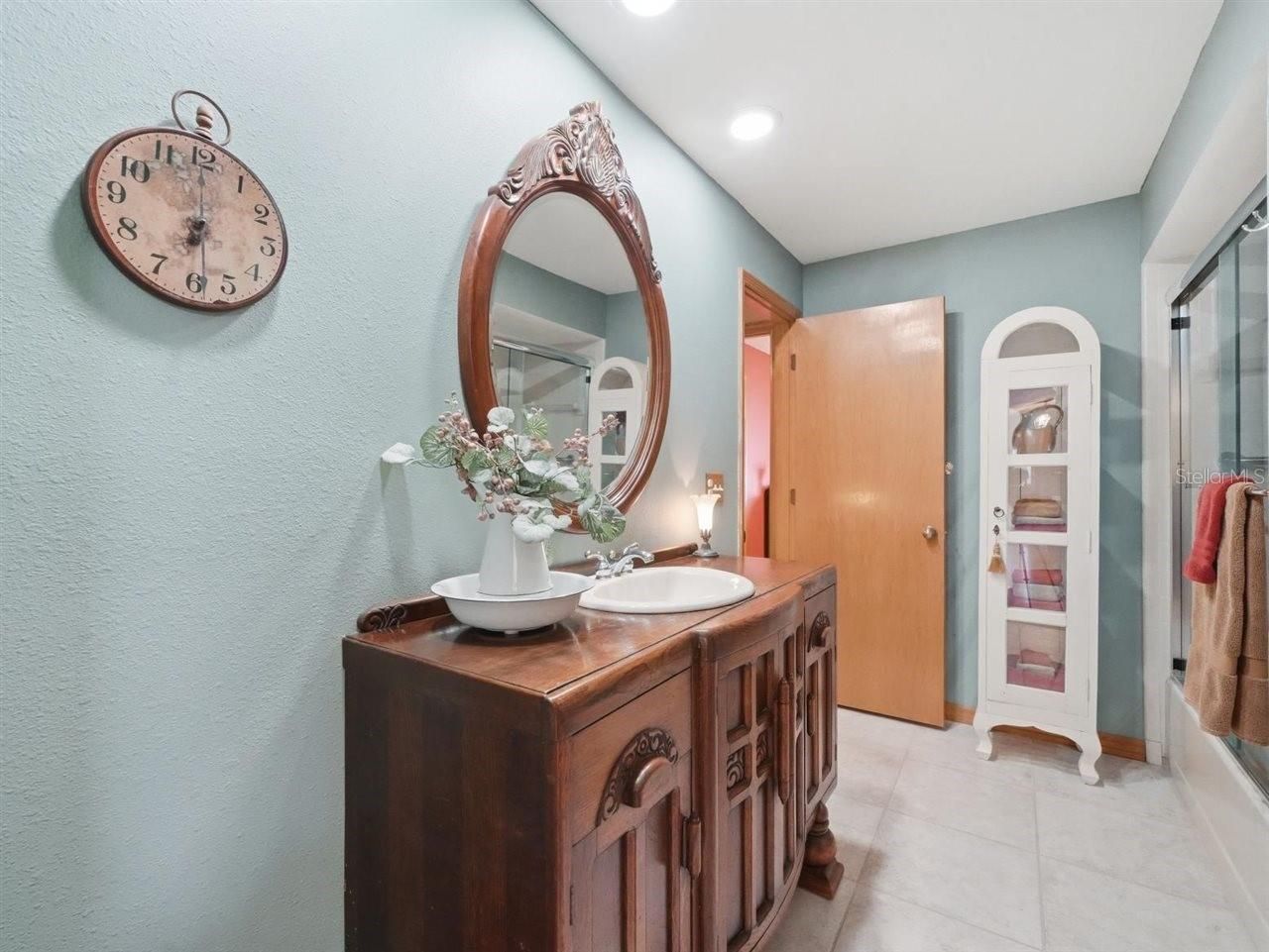 5046 Barrowe Drive, Tampa, FL 33624 Photo