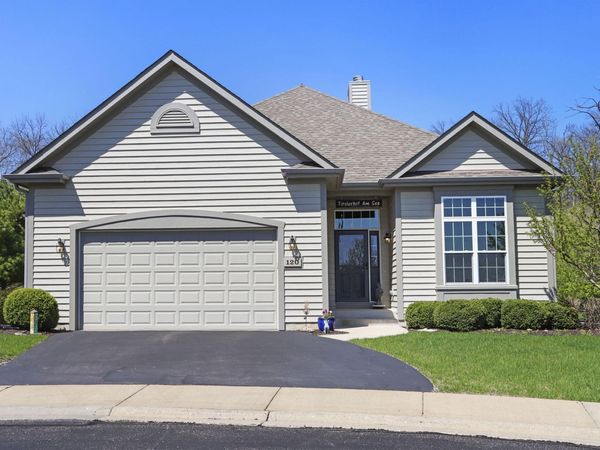 120 Lake Vista Ct, Fontana, WI 53125