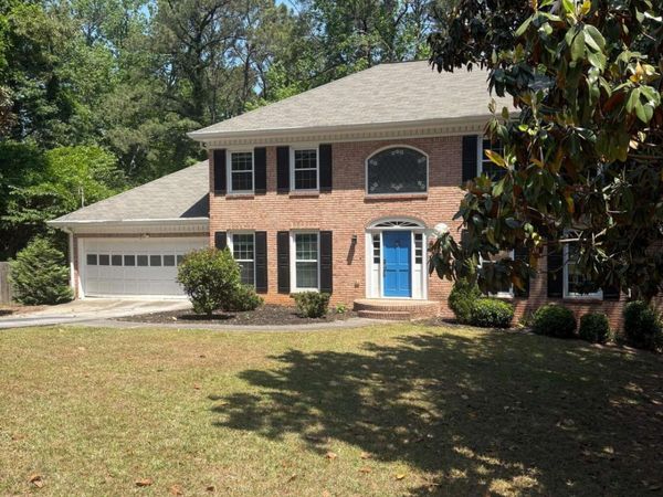 2562 River Knoll Drive SW, Lilburn, GA 30047