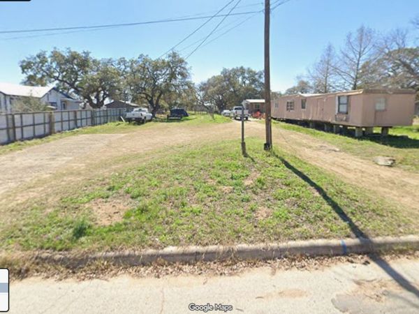 834 E ADAMS ST, Pleasanton, TX 78064