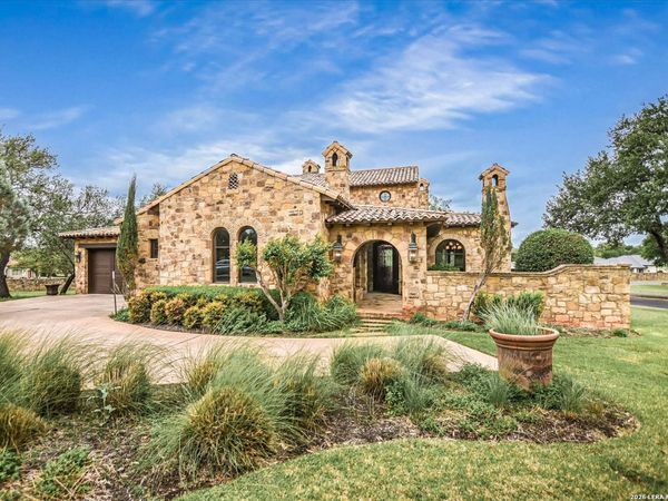 100 Milagro, Horseshoe Bay, TX 78657