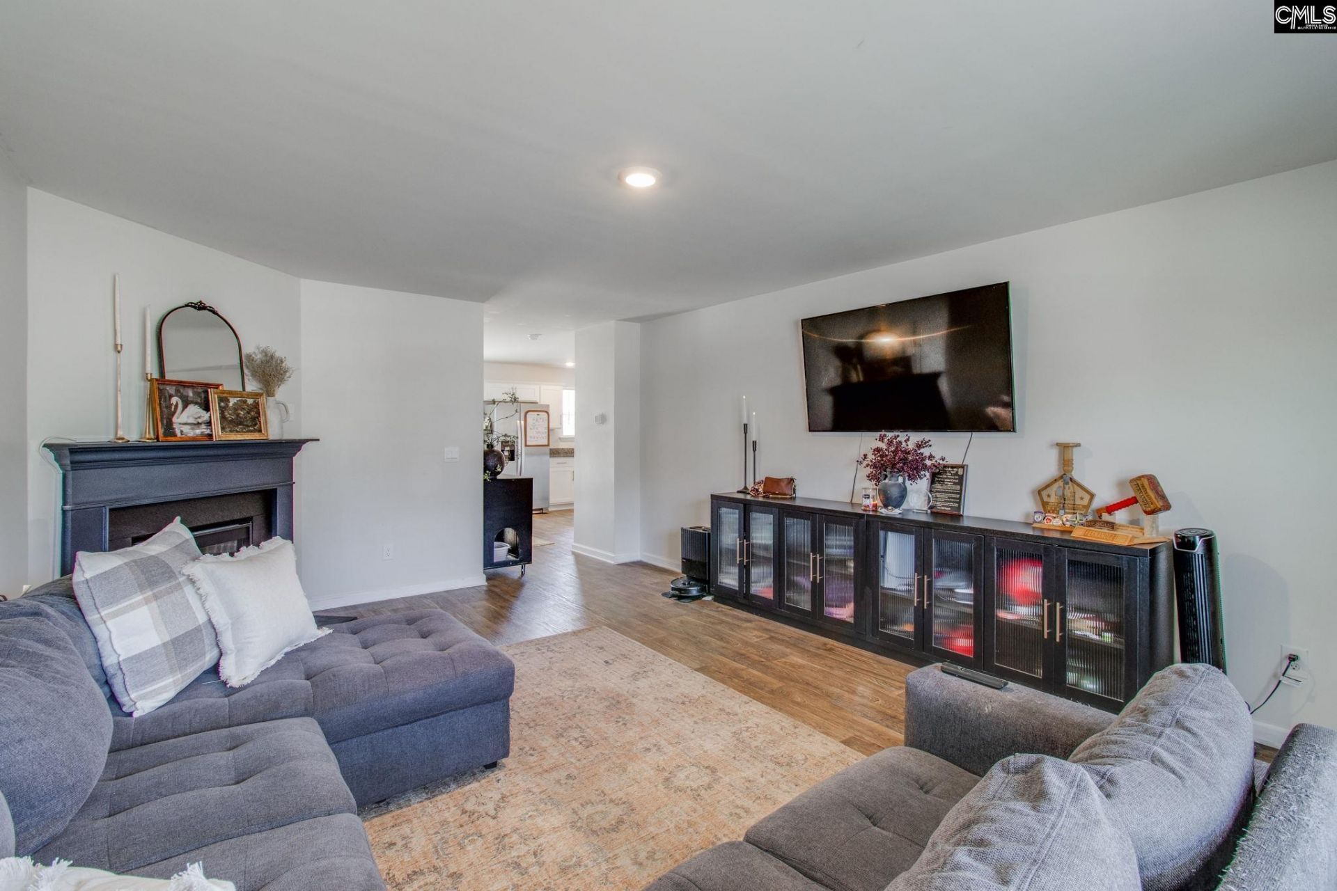1075 Belmont Green Road  Photo 6
