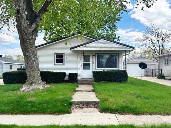 1100 18th Avenue, Charles City, IA 50616