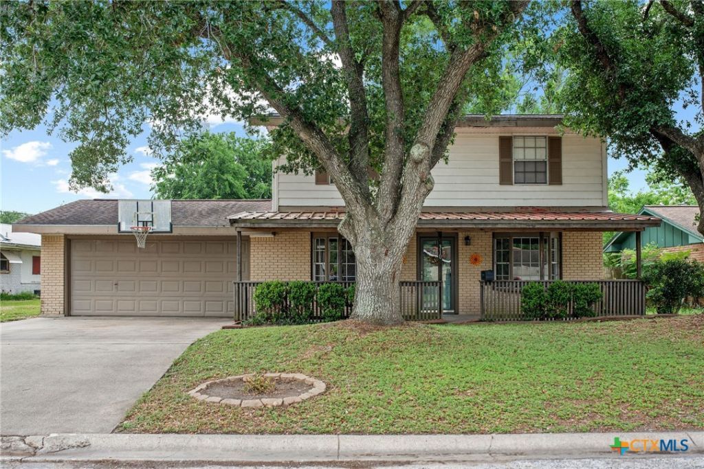 310 Glenbrook Lane, Port Lavaca, TX 77979 Main Photo