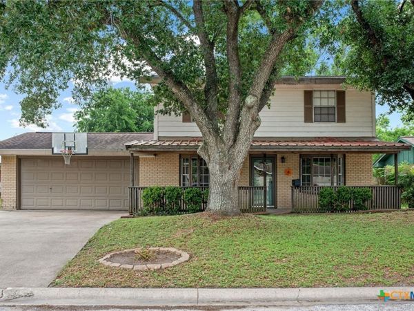 310 Glenbrook Lane, Port Lavaca, TX 77979