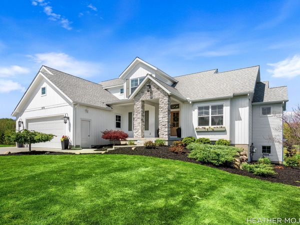 8115 Hanna Lake Avenue SE, Caledonia, MI 49316