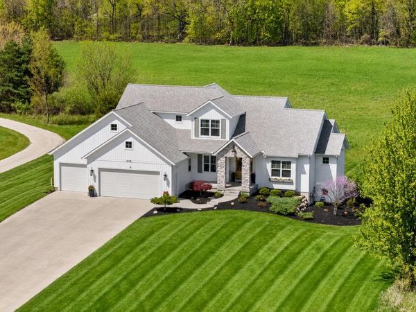 8115 Hanna Lake Avenue SE, Caledonia, MI 49316