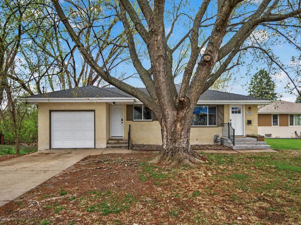 3901 Lake Drive Avenue N, Robbinsdale, MN 55422