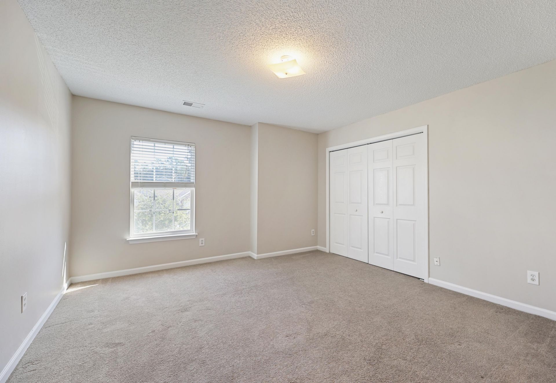 405 Green Park Lane Photo 20