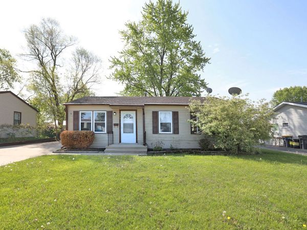 111 Elm Lane , Streamwood, IL 60107