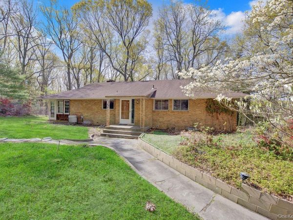 28 Picardy Lane, Laurel Hollow, NY 11791