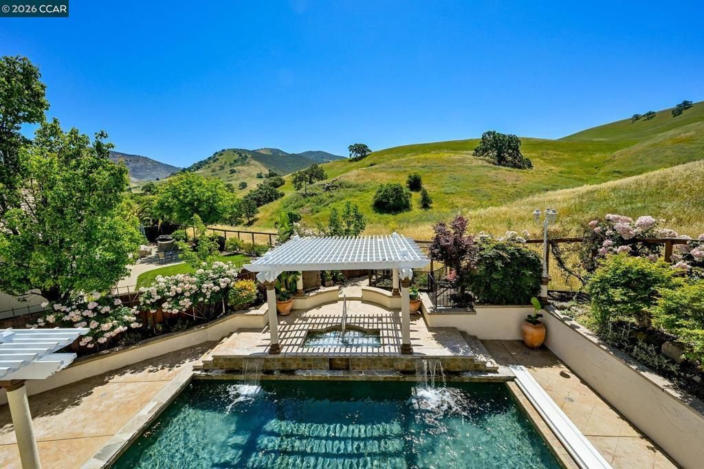 950 Maplegate Ct, Concord, CA 94521 Main Photo