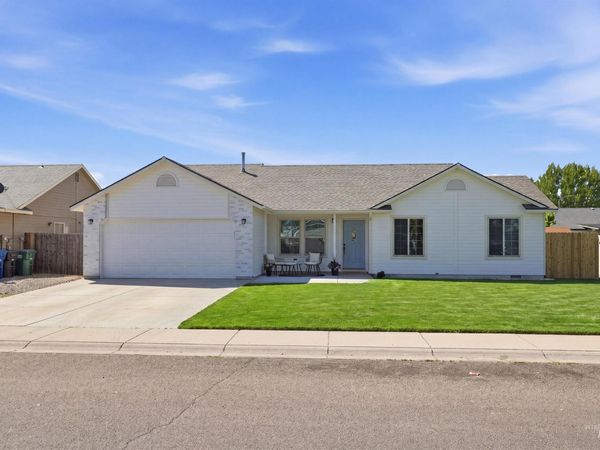 3113 Parkview Way, Nampa, ID 83687