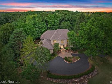 60 Kingsley Manor Drive, Bloomfield Hills, MI 48304