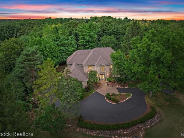 60 Kingsley Manor Drive, Bloomfield Hills, MI 48304